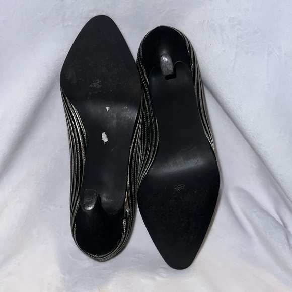 J.Renee Black/Gold Heels size 7M - Picture 2 of 8